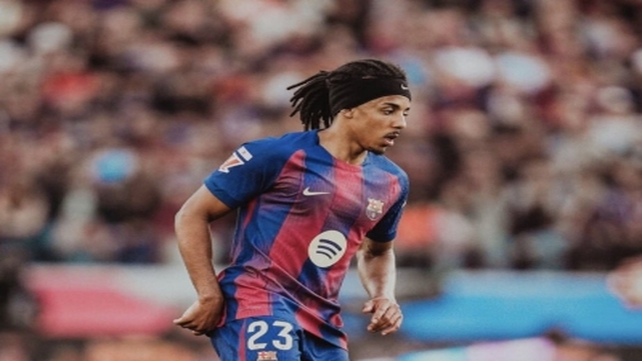 تطورات مفاجئة بشأن بند مالي جديد في عقد كوندي مع برشلونة